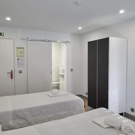 Alojamento de Acomodação e Pequeno-almoço Residencia Salva-vidas 3*